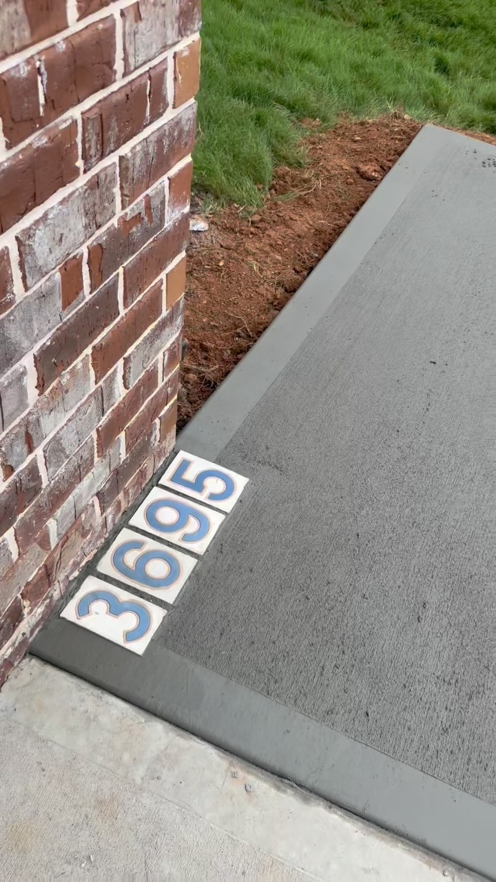 🚗 Need a little more parking space? We got you! We extended this driveway to make room for an extra vehicle and added custom house numbers in the concrete for a clean, personalized touch. Small upgrade, big difference! 💪🏽🏡

📩 Contact ATL Projects for your next outdoor project!

#DrivewayExtension #ConcreteWork #HomeImprovement #ConcreteContractor #trabajo